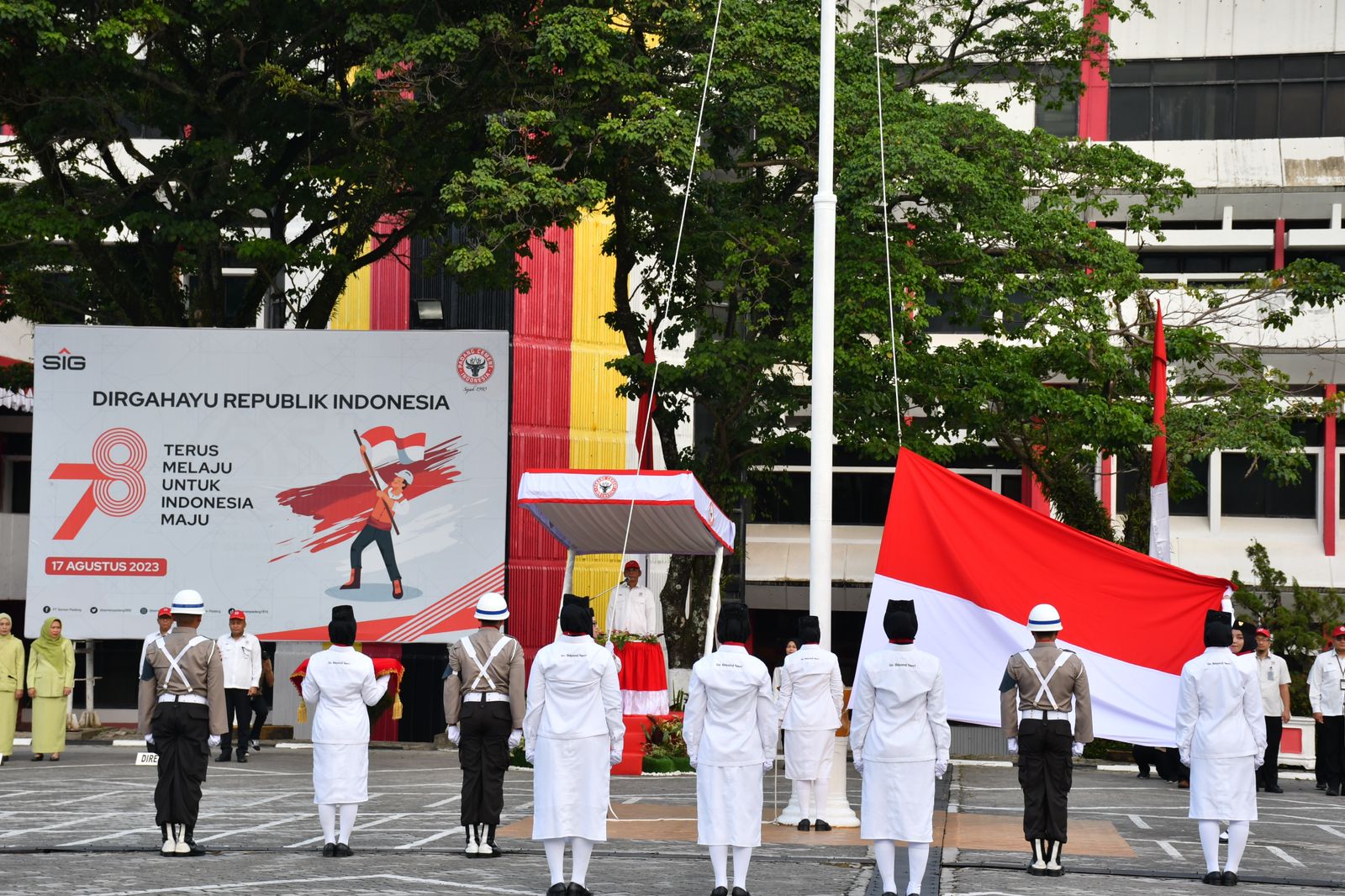 Upacara Bendera HUT RI ke-78 di PT Semen Padang, Kamis (17/8/2023)